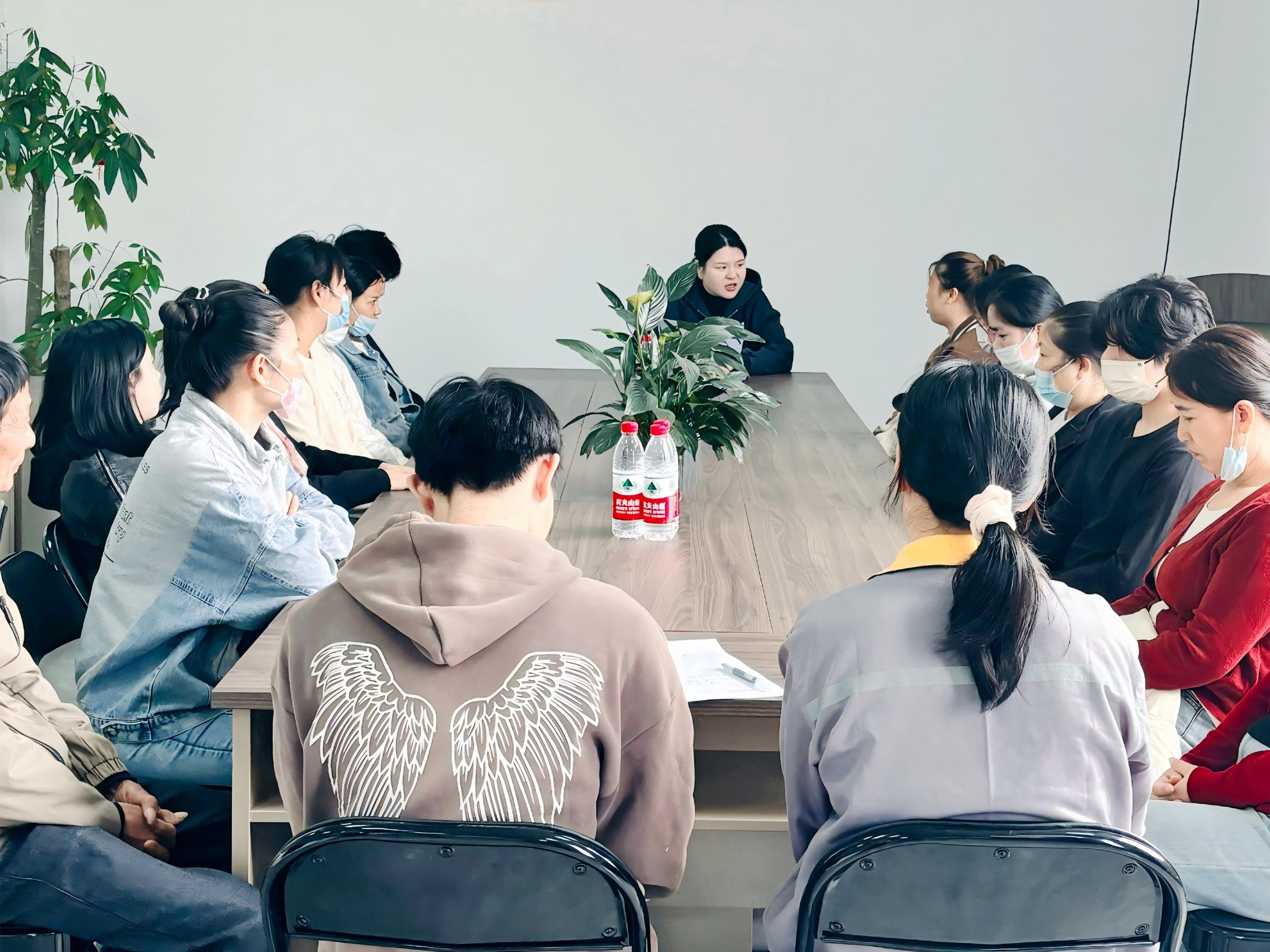 Shanghai Silk Optical Technology bevordert innovatie en dialoog tijdens een uitmuntend werknemerssymposium