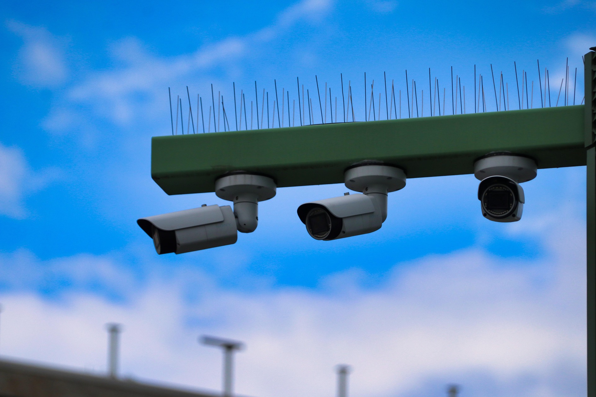 Doorbraken in beveiligingslenstechnologie bij weinig licht: Black Light F1.0 versus infraroodverlichting