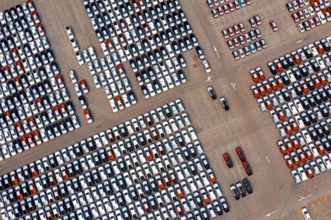Slimmere parkeersystemen bouwen met geavanceerde cameralenstechnologie